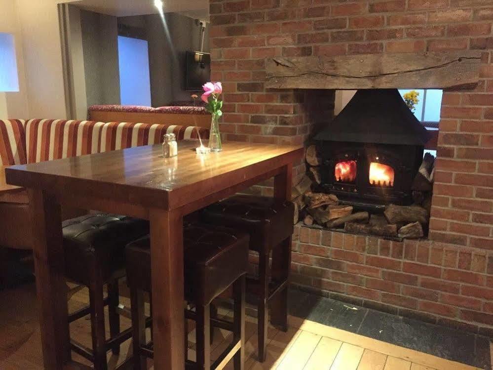 The Warwick Arms Hotel Chew Magna ภายนอก รูปภาพ